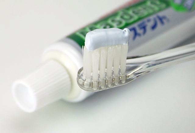 ドラッグストアで売っているホワイトニング歯磨き粉と歯科医院で行うホワイトニングの差は 赤坂の歯医者さん 赤坂クレール歯科クリニック